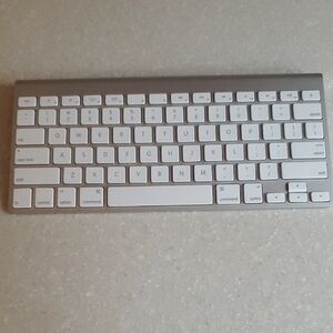 Apple Wireless Keyboard in Silver and White